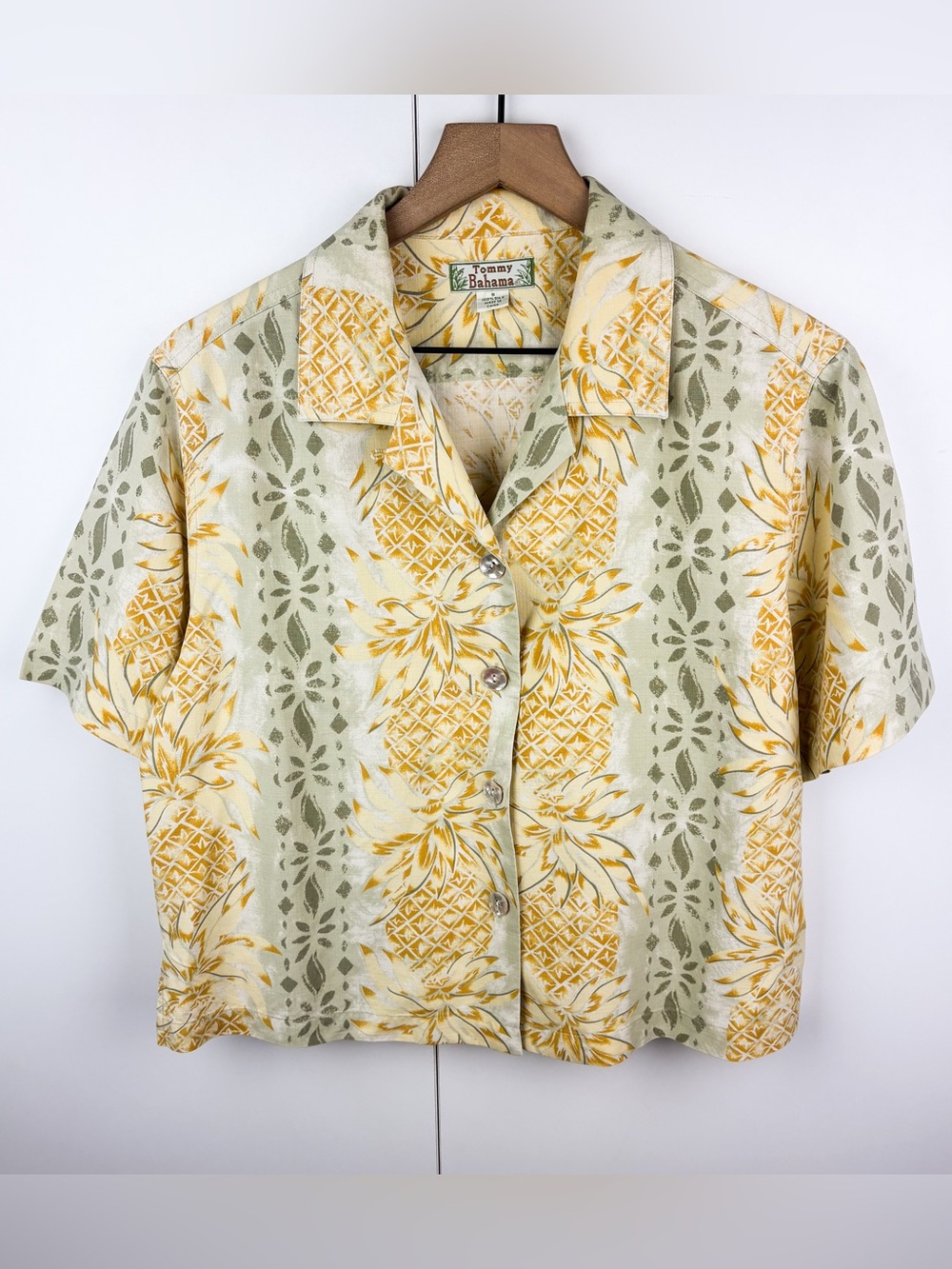 Tommy Bahama 100% Silk Vintage Pineapple Hawaiian Shirt Tropical Resort Top